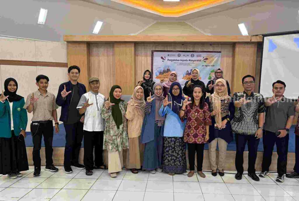 Dosen Unisma Dampingi Komunitas Saung Kanak Buat Bahan Bacaan Anak Bertema Perubahan Iklim