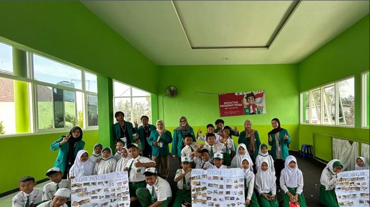 Peduli Lingkungan, UNISMA Ajak Siswa SD Pilah Sampah Organik, Anorganik