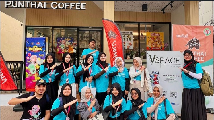 Visit the Cocoa Plantation and Community Activities Mahasiswa KSM-T International FK UNISMA di Thailand